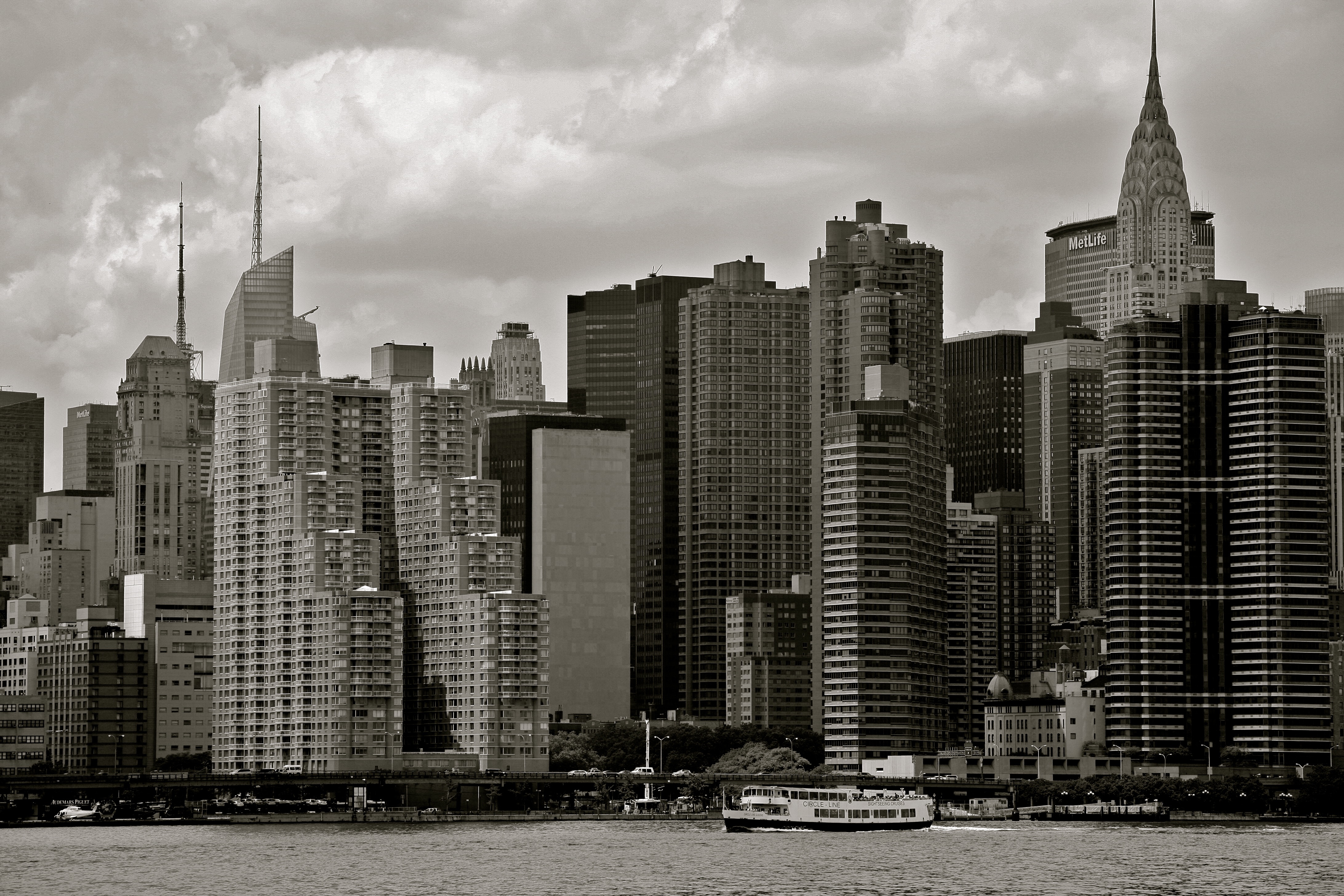 File:NYC Skyline Contrast (5919373122).jpg - Wikimedia Commons