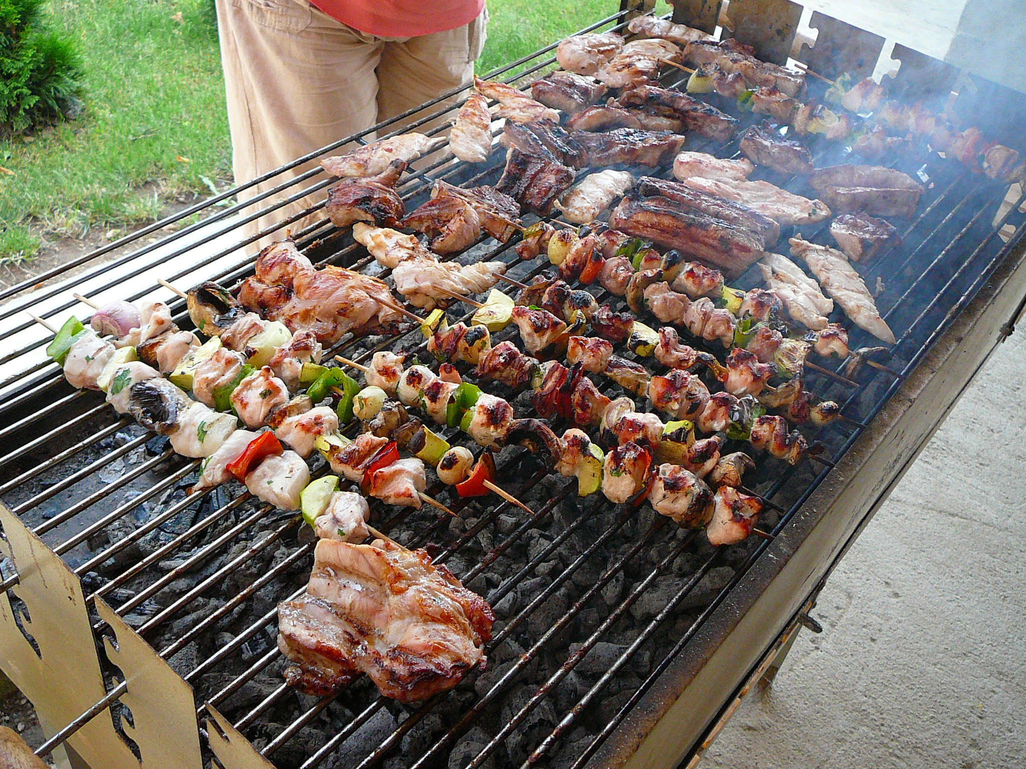 File:Bulgarian barbecue E1.jpg - Wikimedia Commons