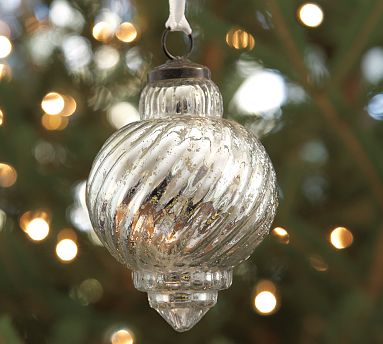 10 DIY Christmas Tree Glass Ornaments | Shelterness