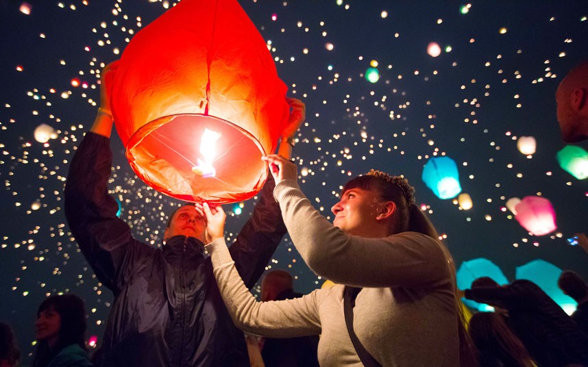 Don't light sky lanterns for Bonfire Night, says Government ...