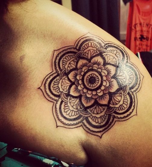 Simple flower design tattoo | Tattooed women | Pinterest