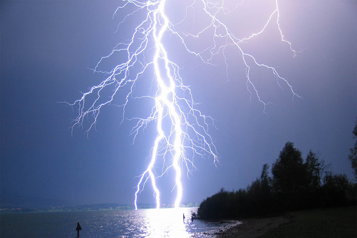 Positive Lightning Strikes Intensify As Cosmic Rays Increase ...