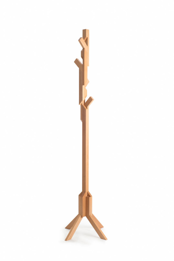Rompecabezas: A Coat Stand Made of 26 Pieces of Wood - Design Milk