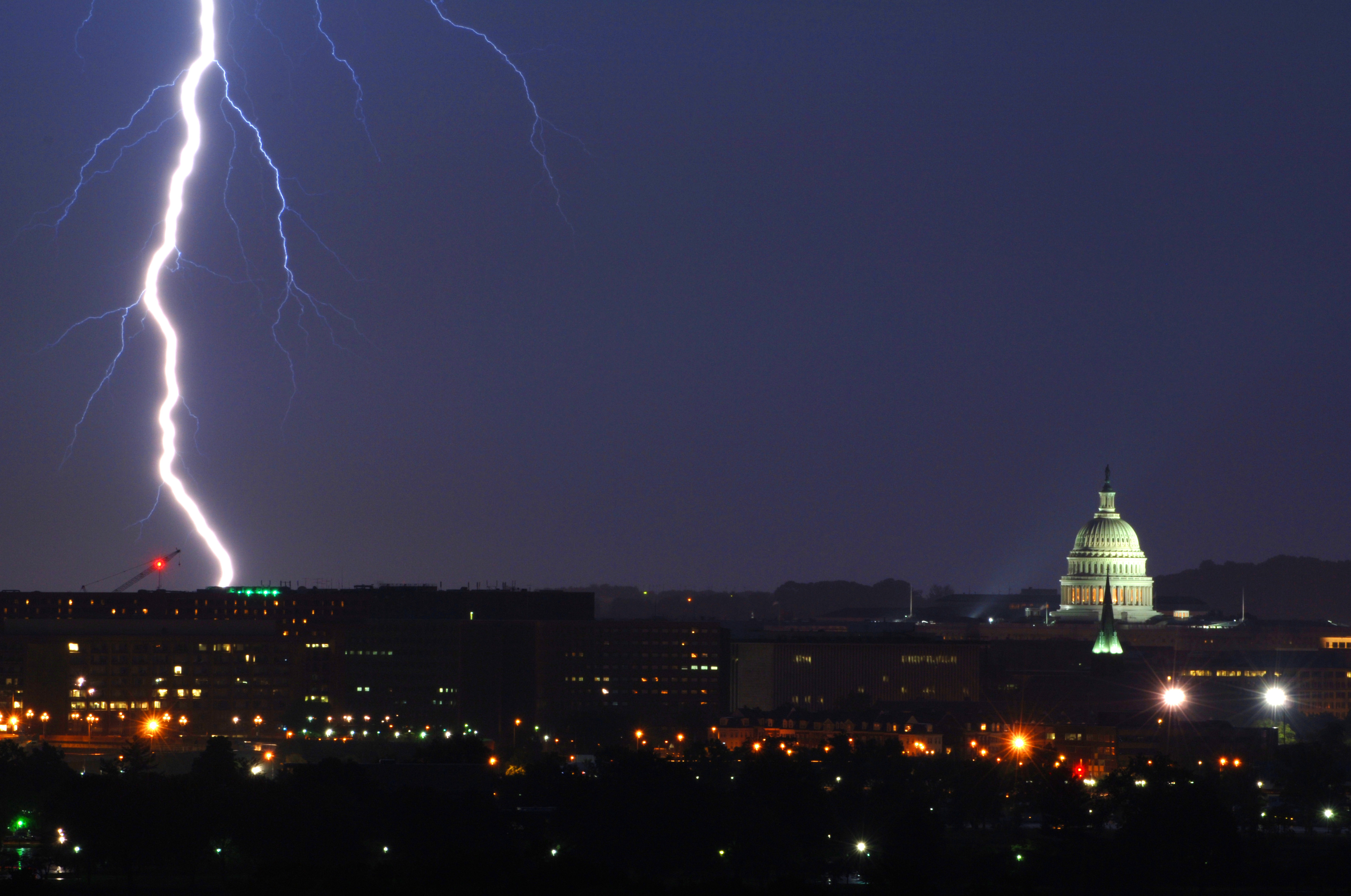 File:Lightning strike near Capitol building.jpg - Wikimedia Commons