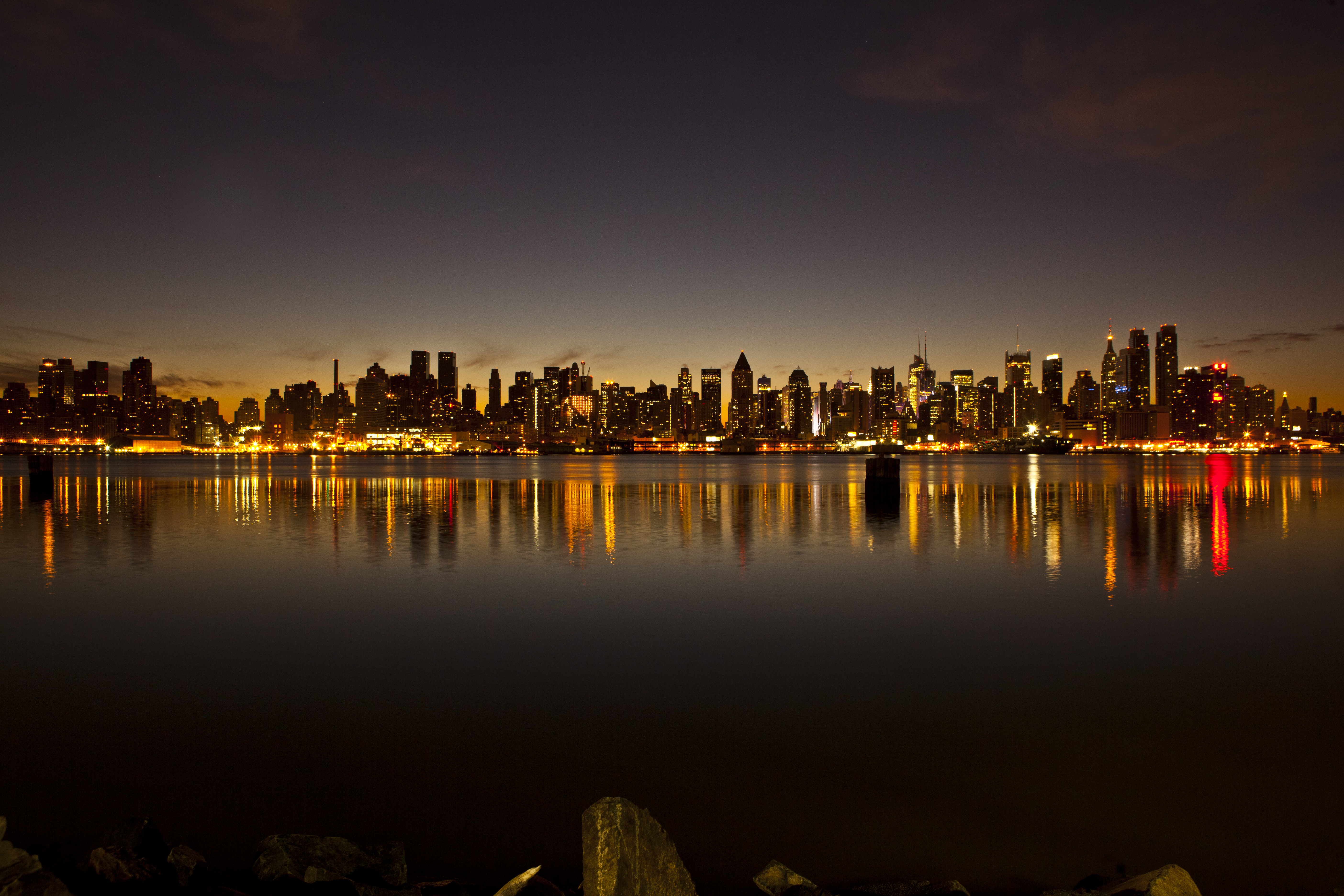 File:The New York City skyline just before sunrise December 17 ...