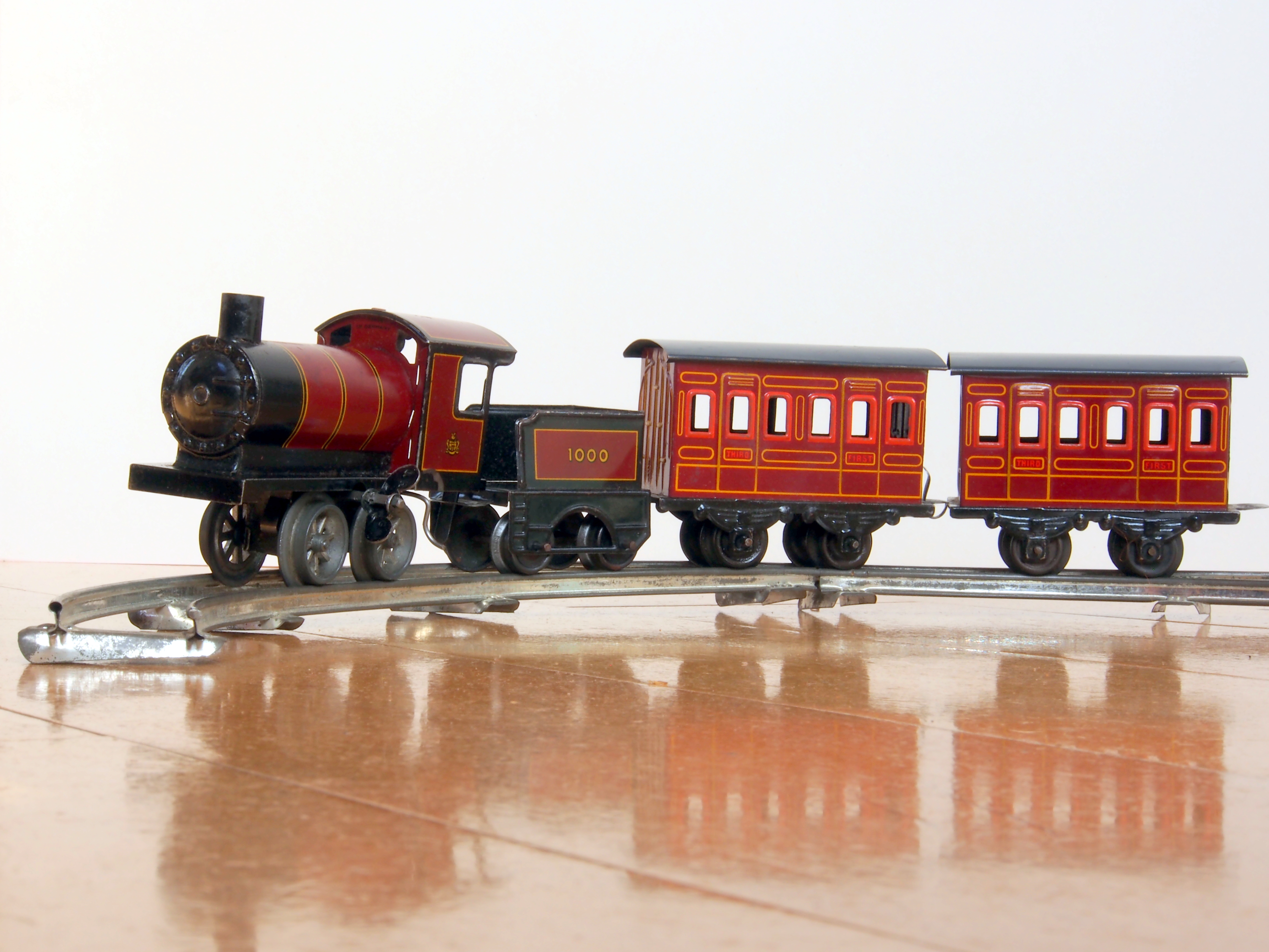 File:Made in Germany Tin clockwork toy train from around 1900 pic ...
