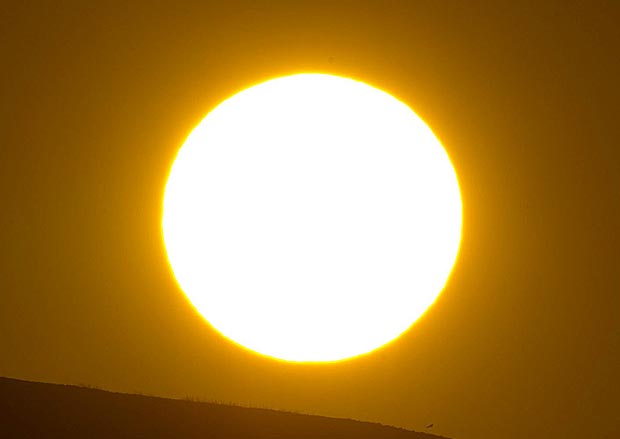 Huge UFO over UK...the sun is finally on way | The Sun |News