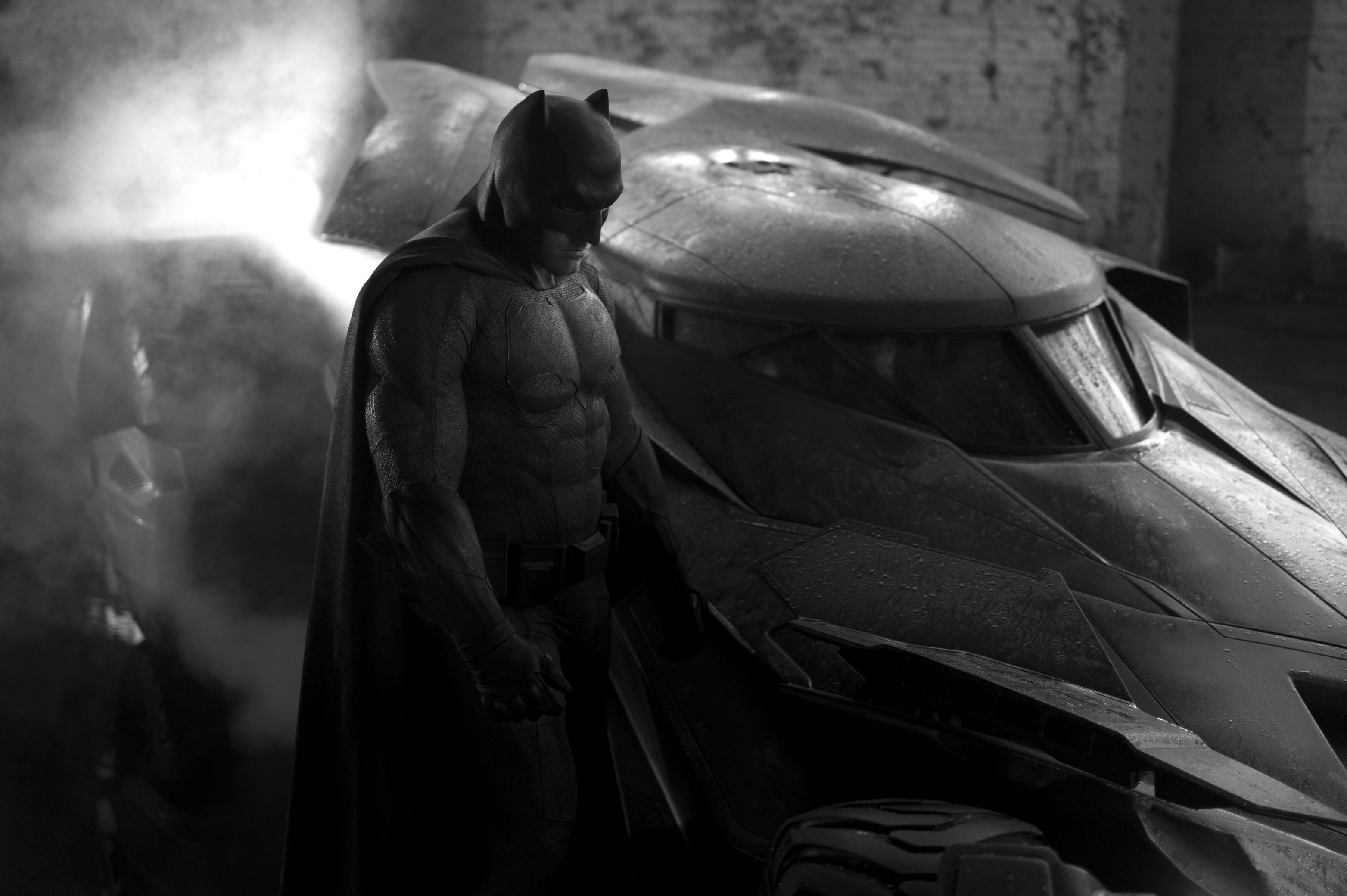 Batman Vs Superman's Batsuit And Batmobile Have Been Revealed, And ...