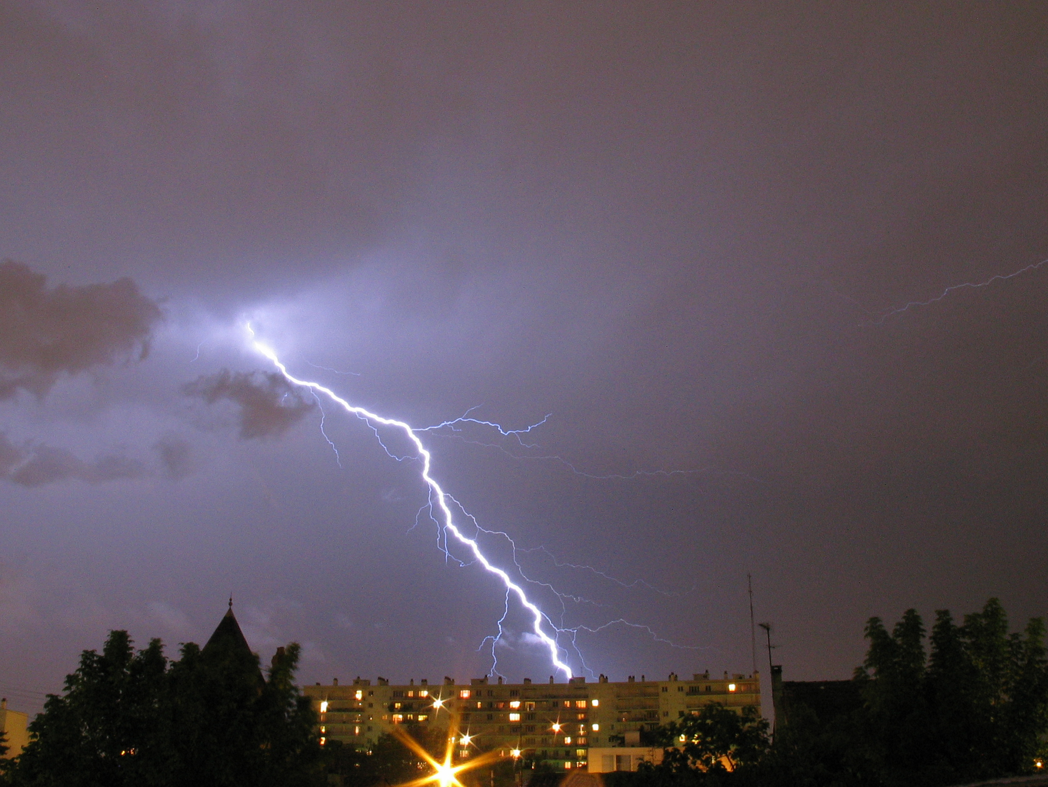 File:CG lightning strike.JPG - Wikimedia Commons