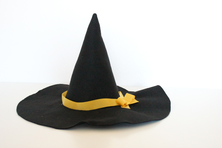 Make a Witch Hat in Any Size TUTORIAL - delia creates