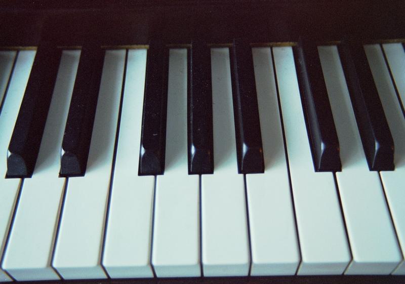 File:Piano-keyboard.jpg - Wikimedia Commons
