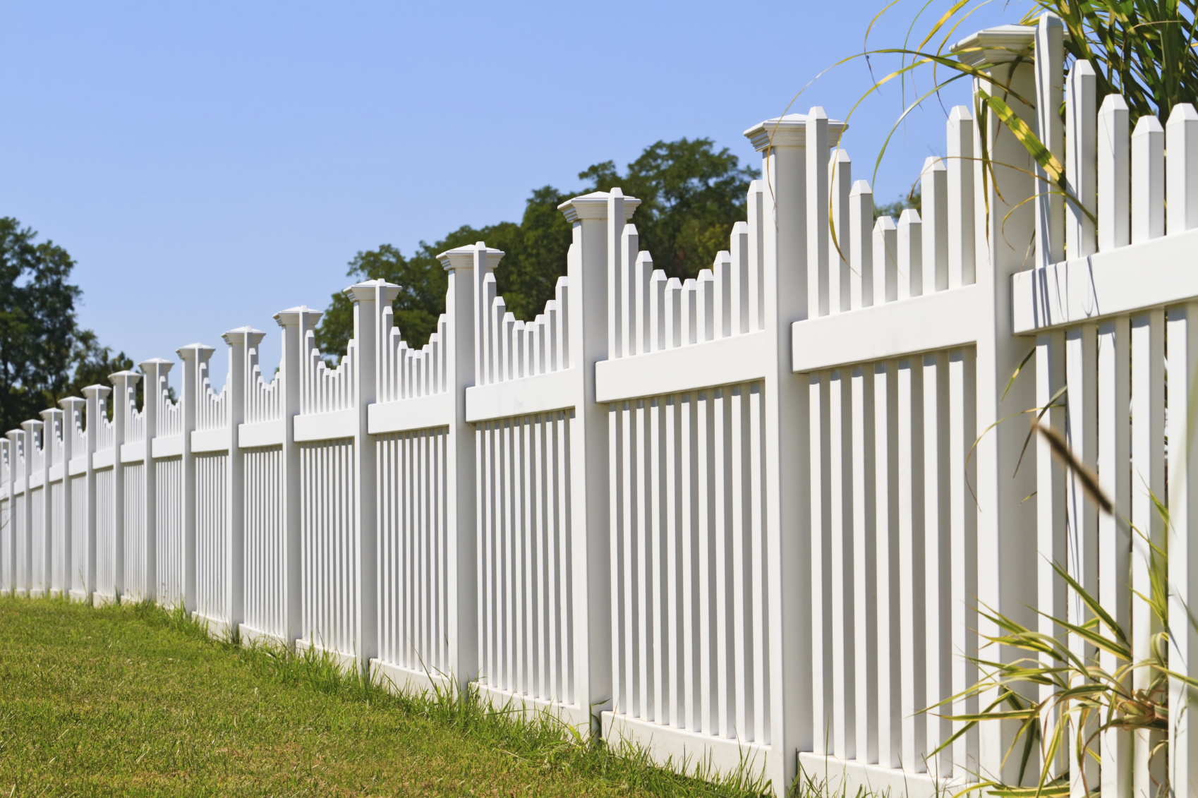 Good Neighbors Talk Before Building Fences | Zillow Blog