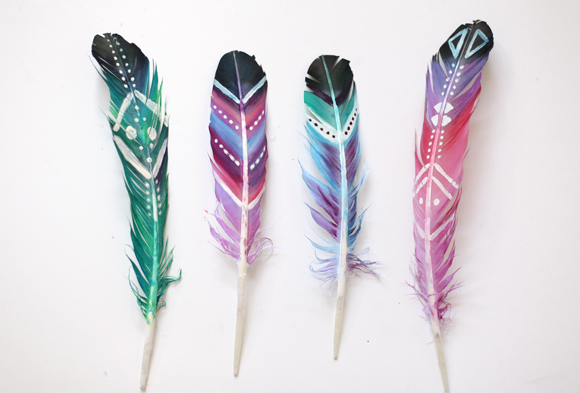 diy-painted-feathers-8.jpg