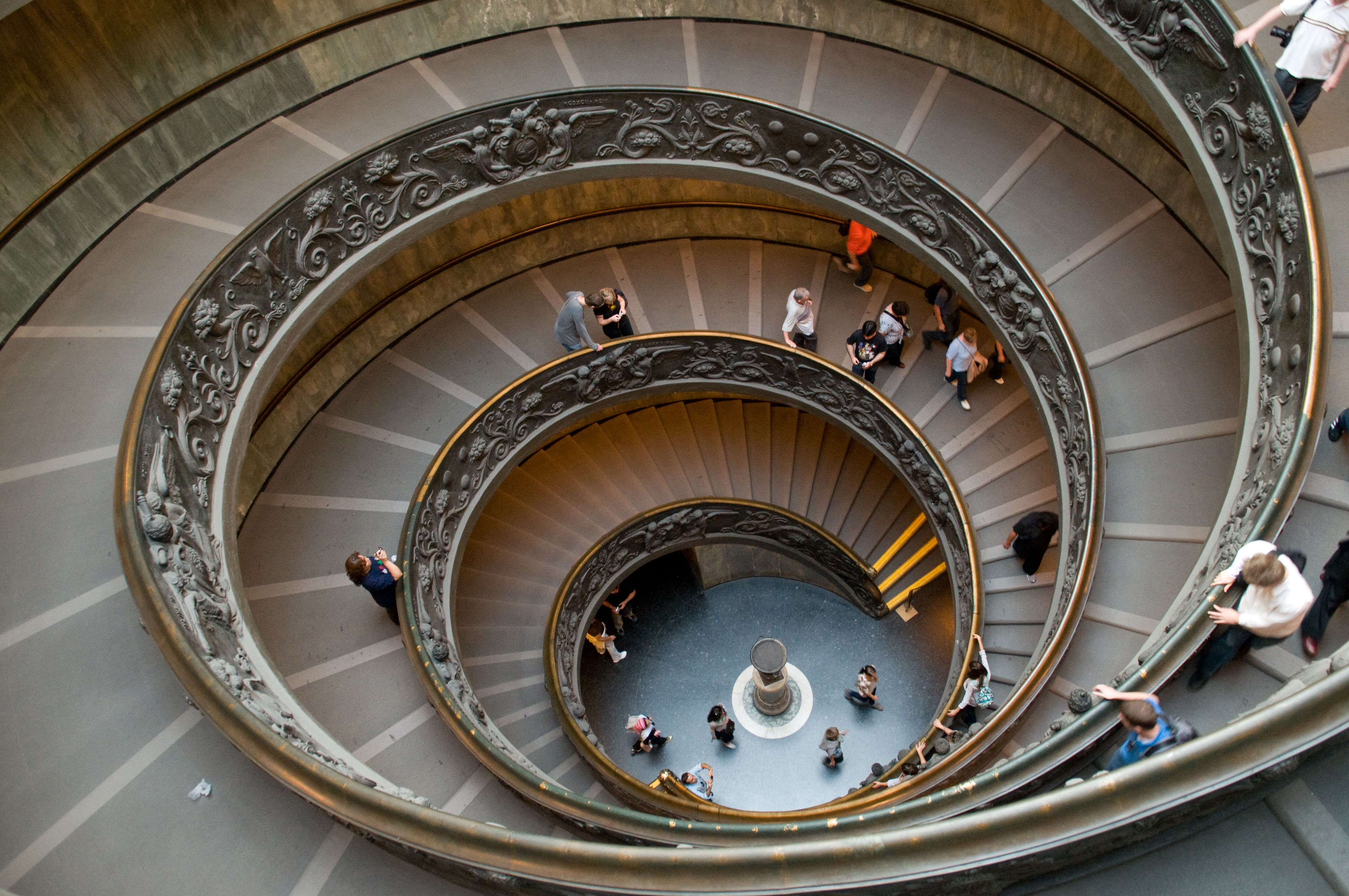File:Spiral (double helix) stairs at the Vatican Museum ...