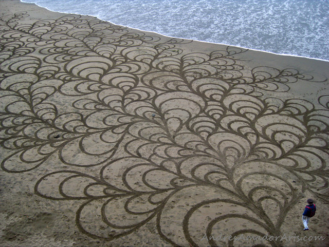 Impermanent Sand Paintings by Andres Amador | Colossal