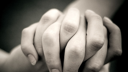 holding_hands-1418.jpg