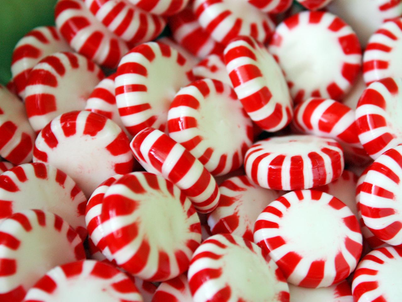 Peppermint Candy Wreath | Easy Crafts and Homemade Decorating ...