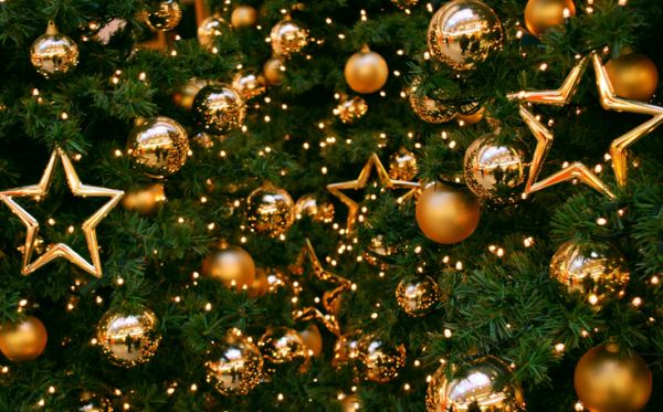 Gold-Christmas-tree-ornaments.jpg