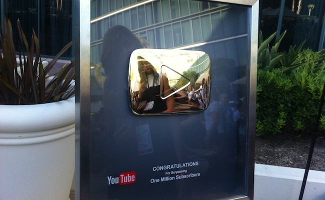 YouTube Gives 24-Karat Gold 'Play Button' to Channels with 1M+ Subs