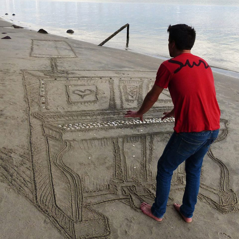 3D Sand Piano Beach Art by Jamie Harkins «TwistedSifter