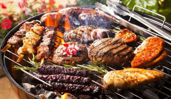 How to Prepare A Simple and Great Barbecue Party | Help Ornament ...