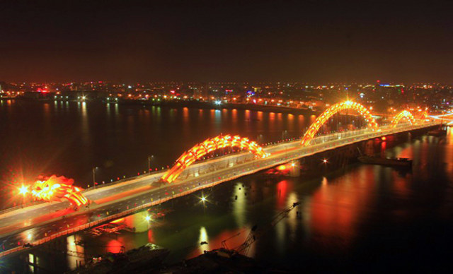 Vietnam's $85-Million Fire-Breathing Dragon Bridge | Geekologie