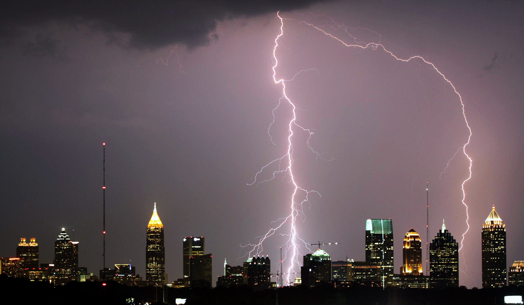 File:Atlanta Lightning Strike edit1.jpg - Wikimedia Commons