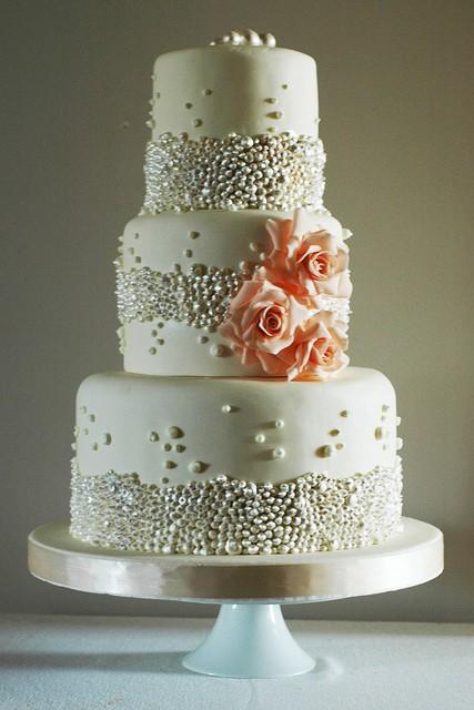 Why Do You Need Wedding Cake Decorating Supplies? | Ale Wedding
