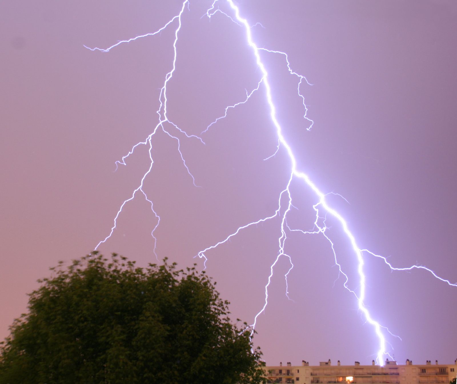 File:Axel Rouvin - CG lightning strike (by).jpg - Wikimedia Commons