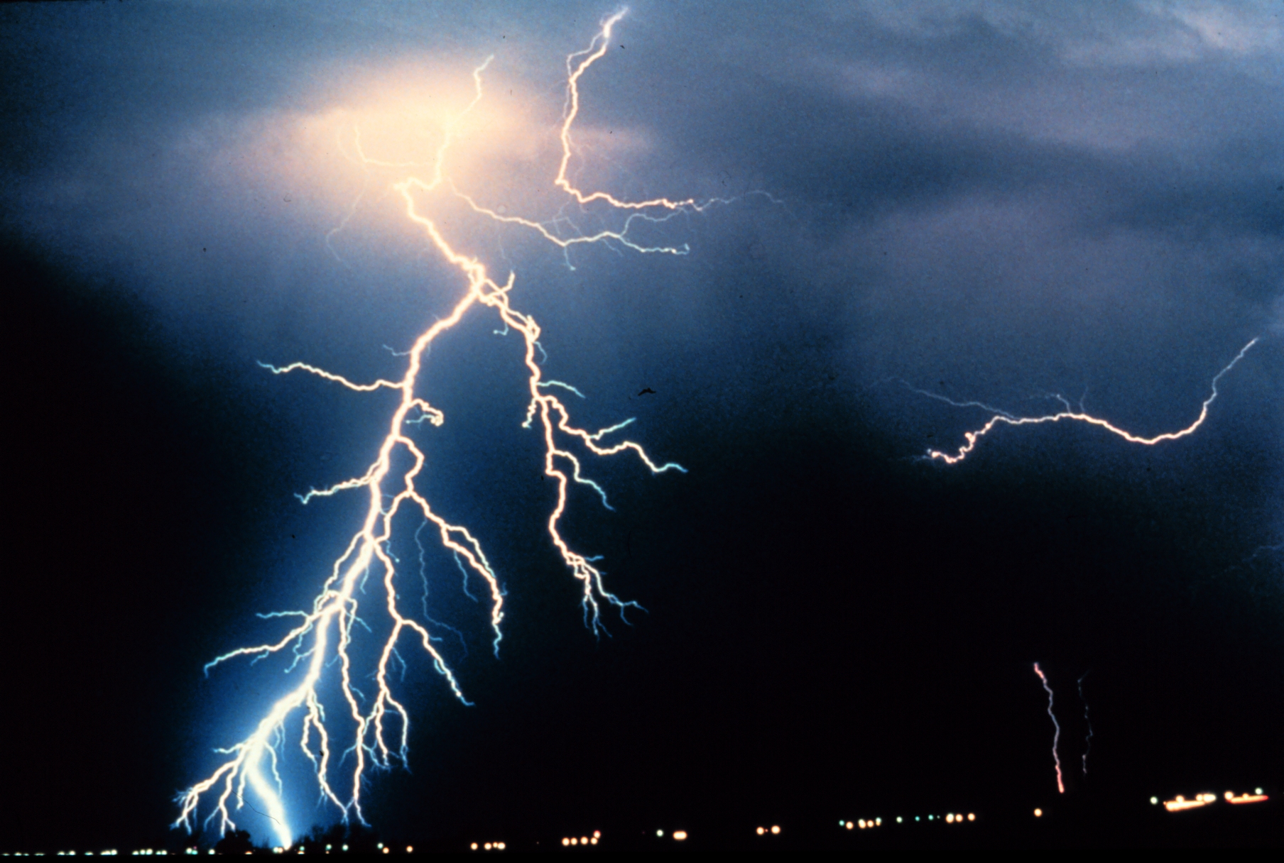 Lightning in the wilderness: How to minimize the danger | Updraft ...