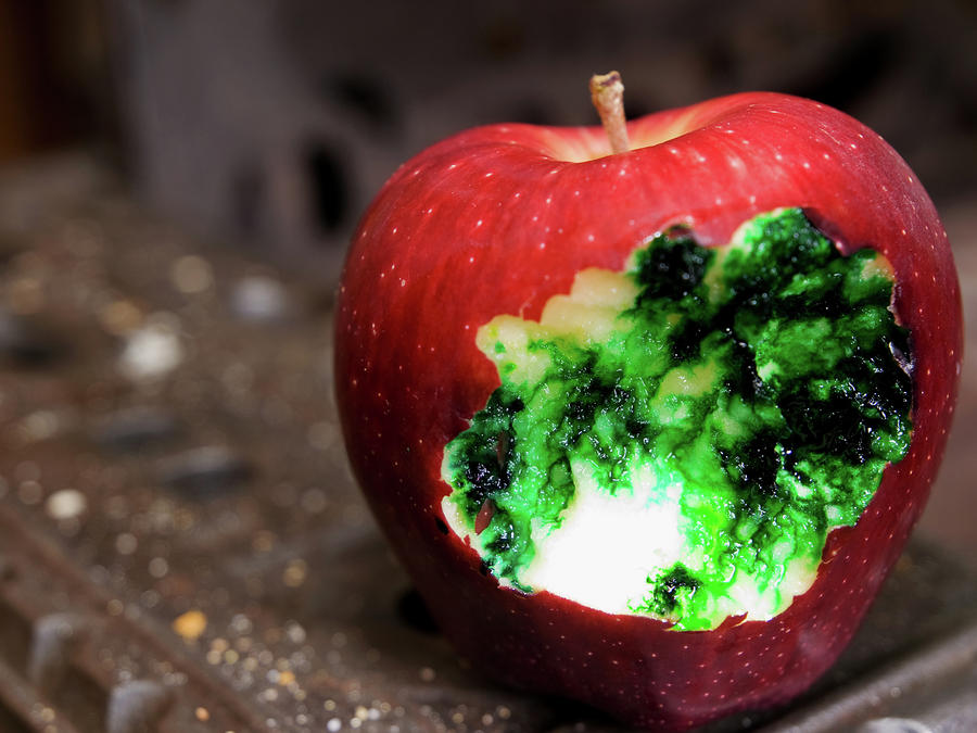 poisoned-apple-jim-delillo.jpg