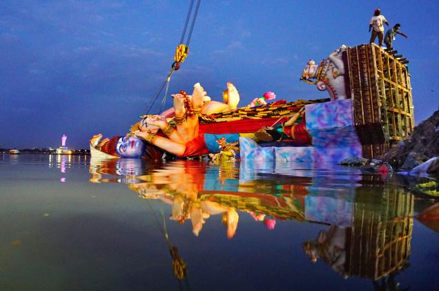 Ganesh immersion: roads remain chock-a-block with traffic - The Hindu