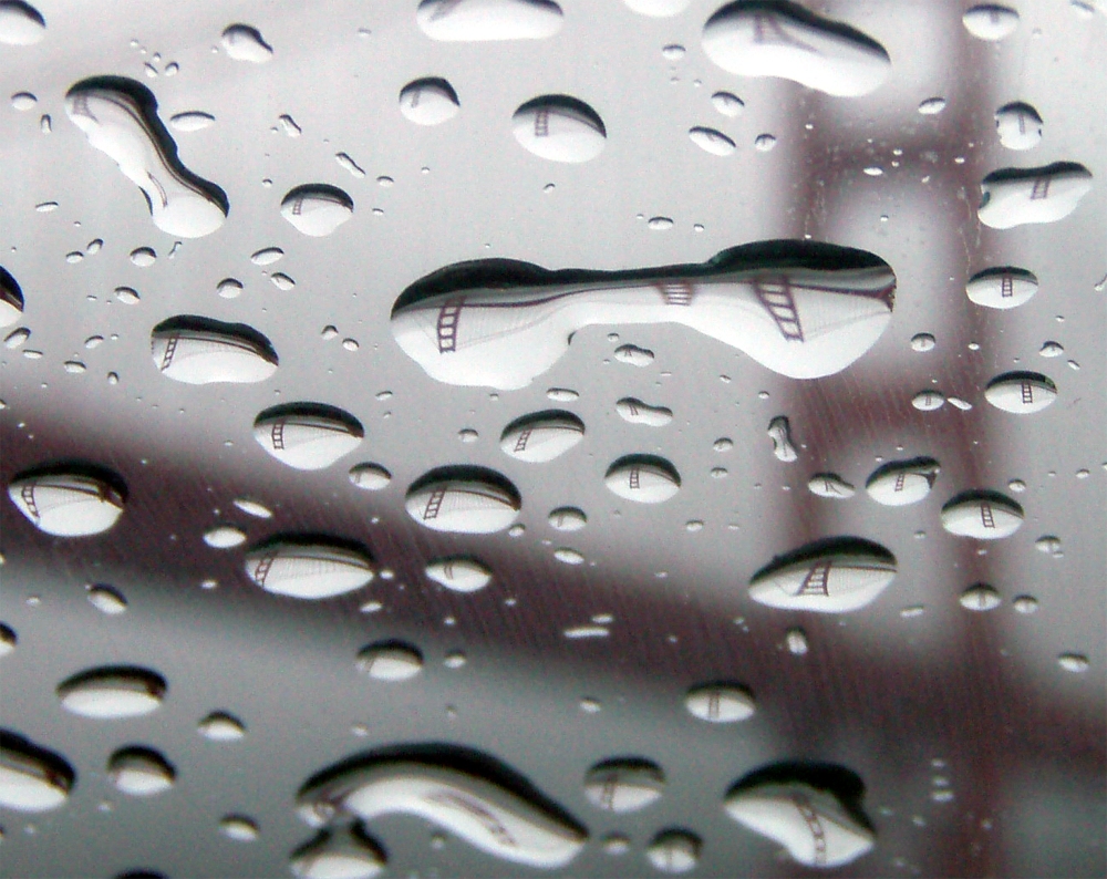 File:GGB reflection in raindrops.jpg - Wikipedia, the free ...