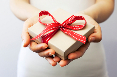 The Student Gift-Giving Guide - Fastweb