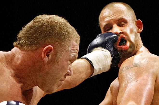 Shane Cameron fighting Kevin Montiy, 2008 – Boxing and wrestling ...