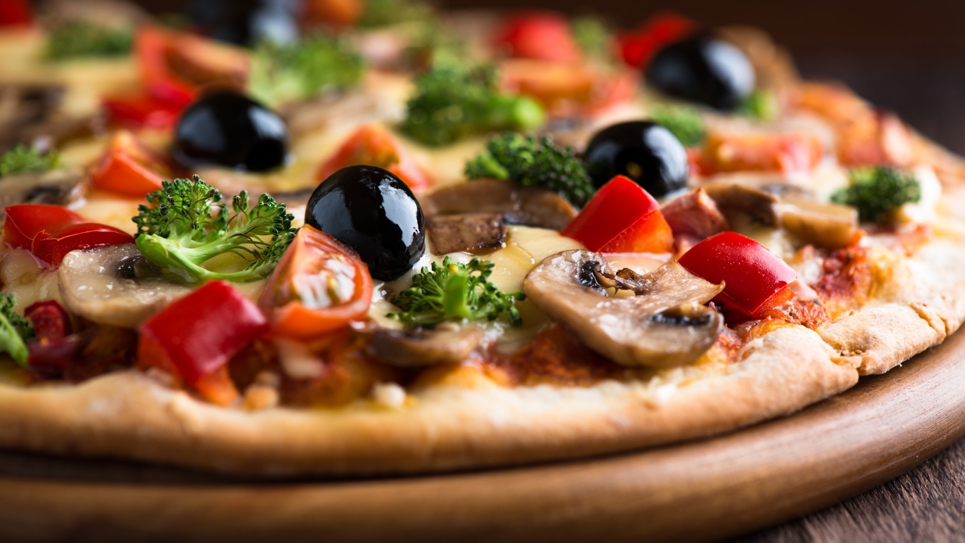 pizza-with-olives-hd-1080p- ...