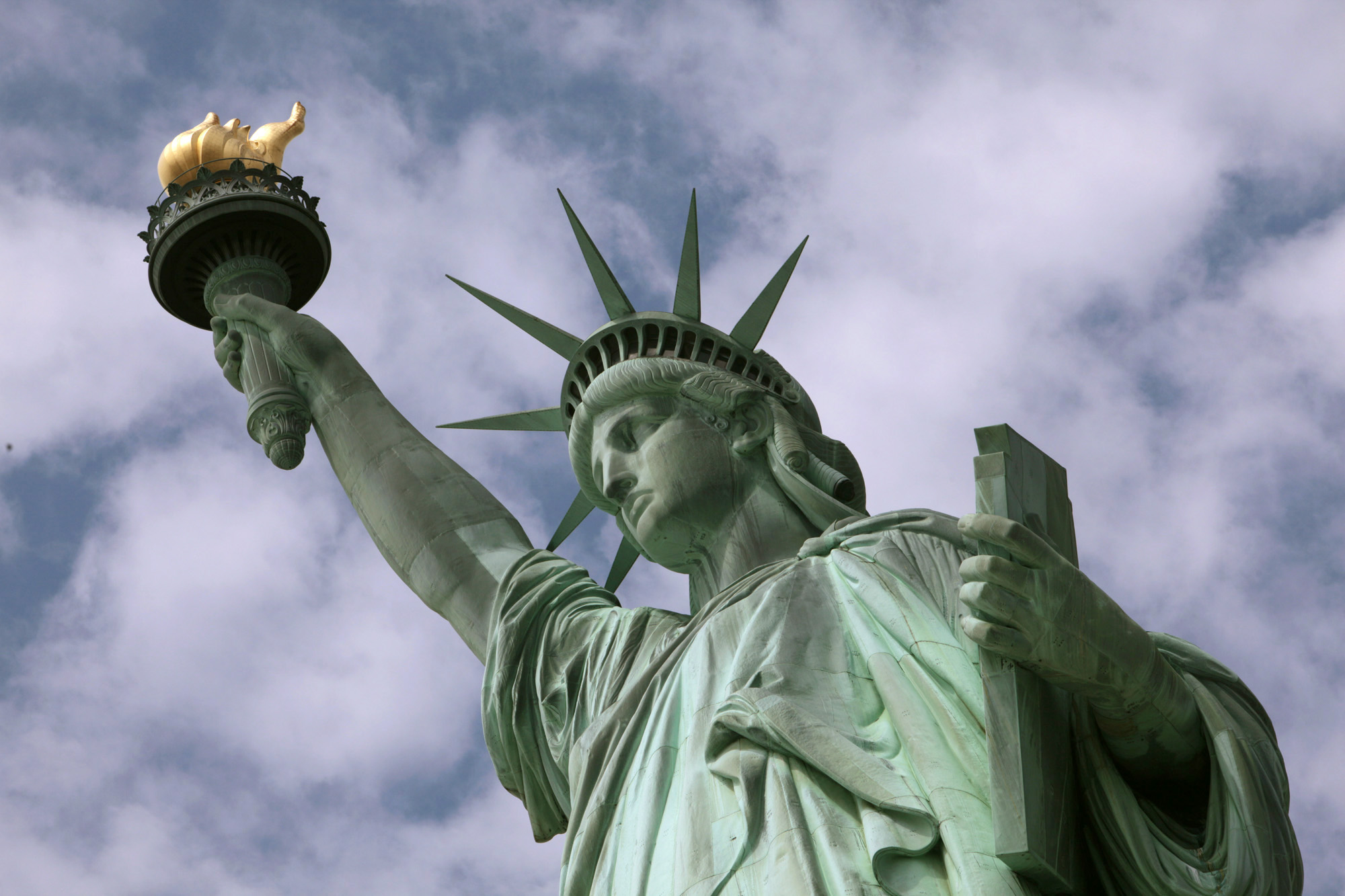 All-clear sounded at Statue of Liberty after bomb scare - Yahoo News