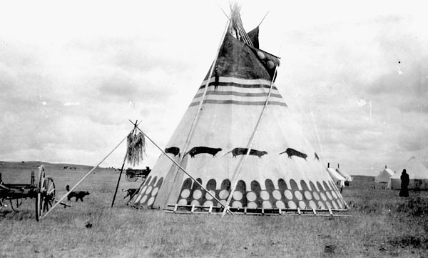 File:Blackfoot teepee.jpg - Wikimedia Commons