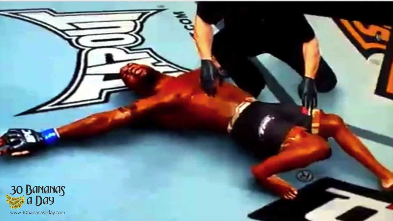 UFC fighter Rampage Jackson Broken Leg Reaction - YouTube