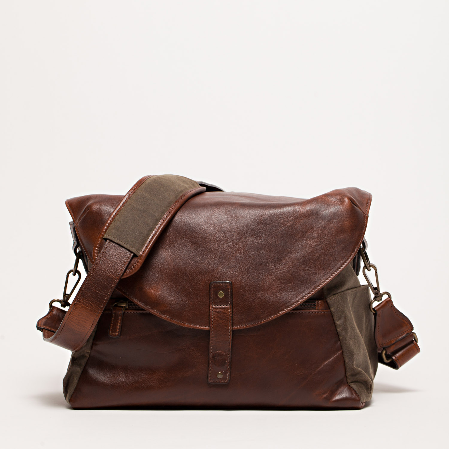 Moore & Giles Leather Camera Bag in Waxwear Rangertan