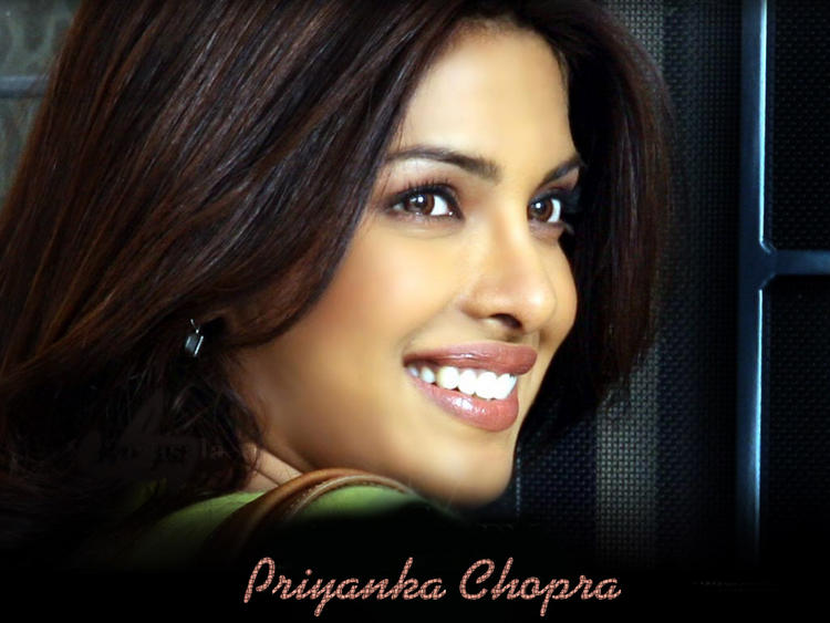 Priyanka Chopra Smiling Face Look Wallpaper | MemSaab.com