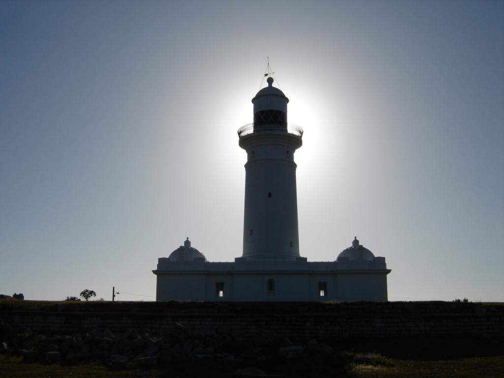 File:Macquarie Lighthouse silhouette.JPG - Wikimedia Commons