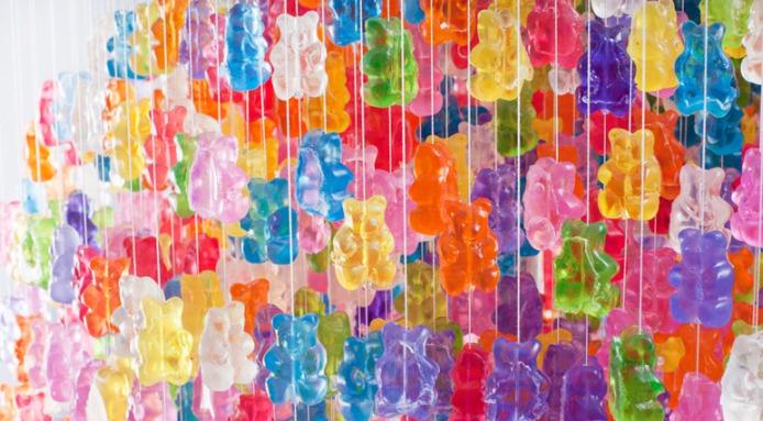 l_3657_chandelier.gummy.bears. ...