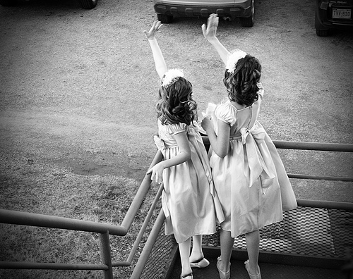 Girls waving goodbye | Flickr - Photo Sharing!