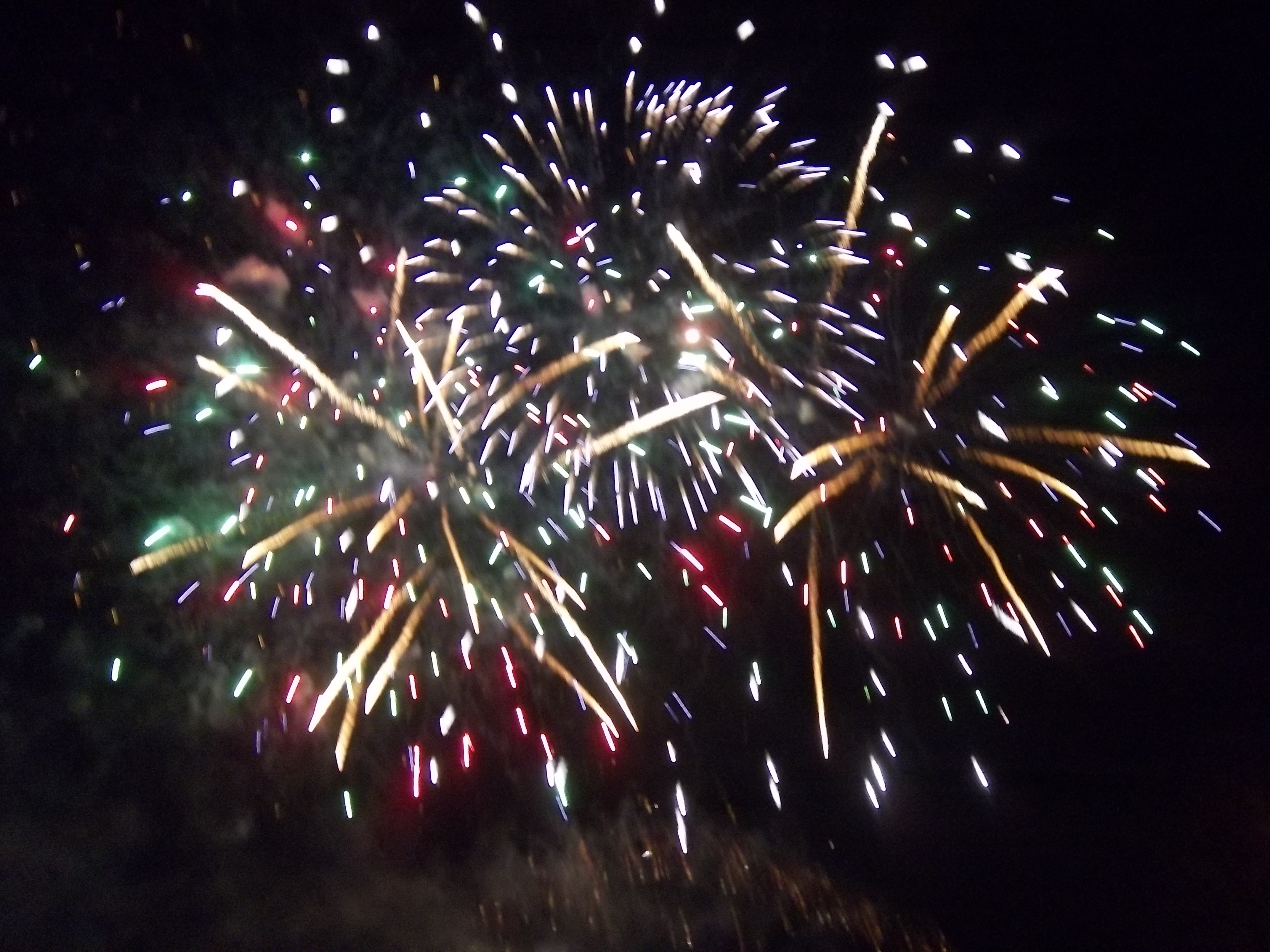 File:Fireworks-5thNov2011-Banbury.jpg - Wikipedia, the free ...