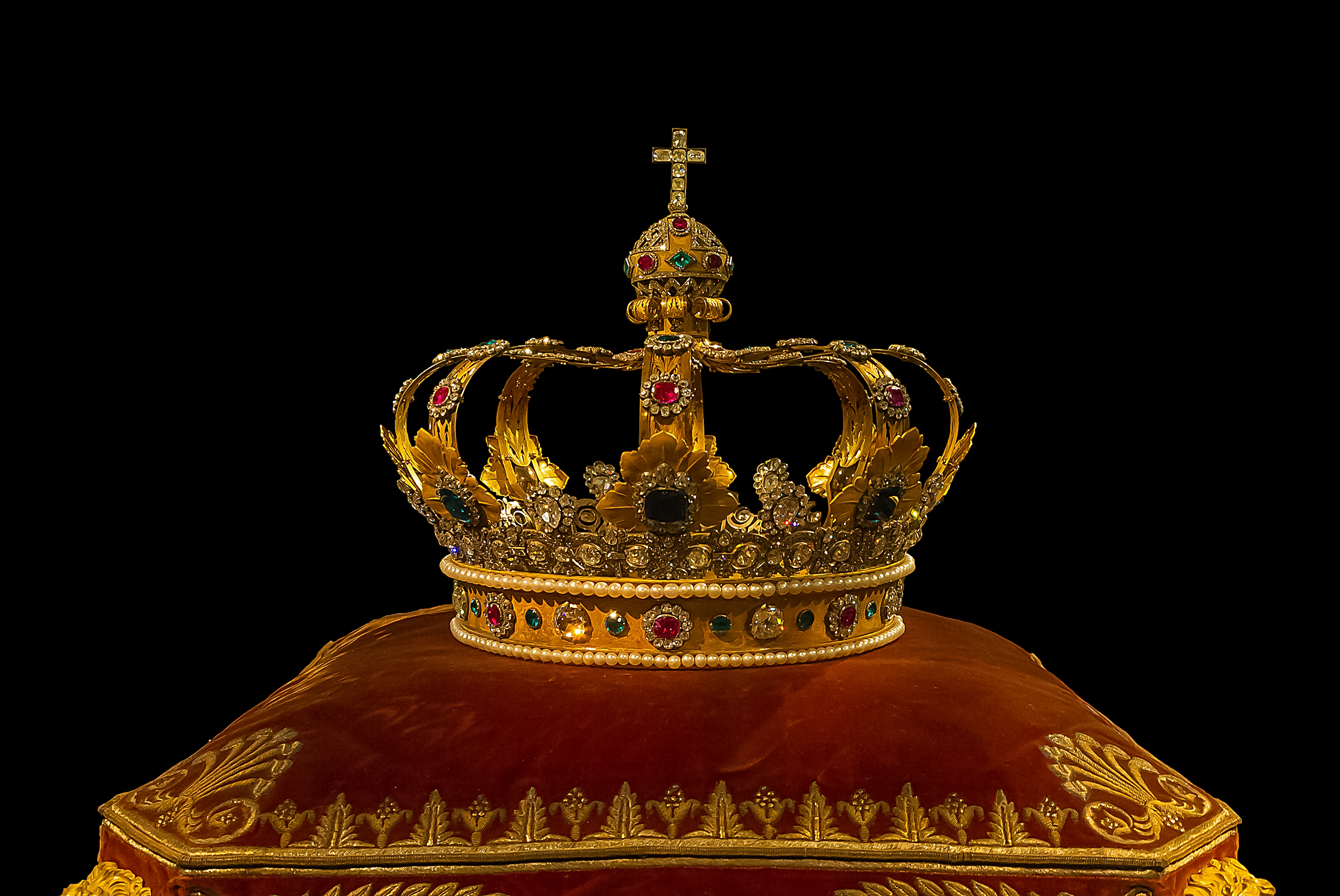 File:Crown Kings Bavaria Munich.jpg - Wikimedia Commons