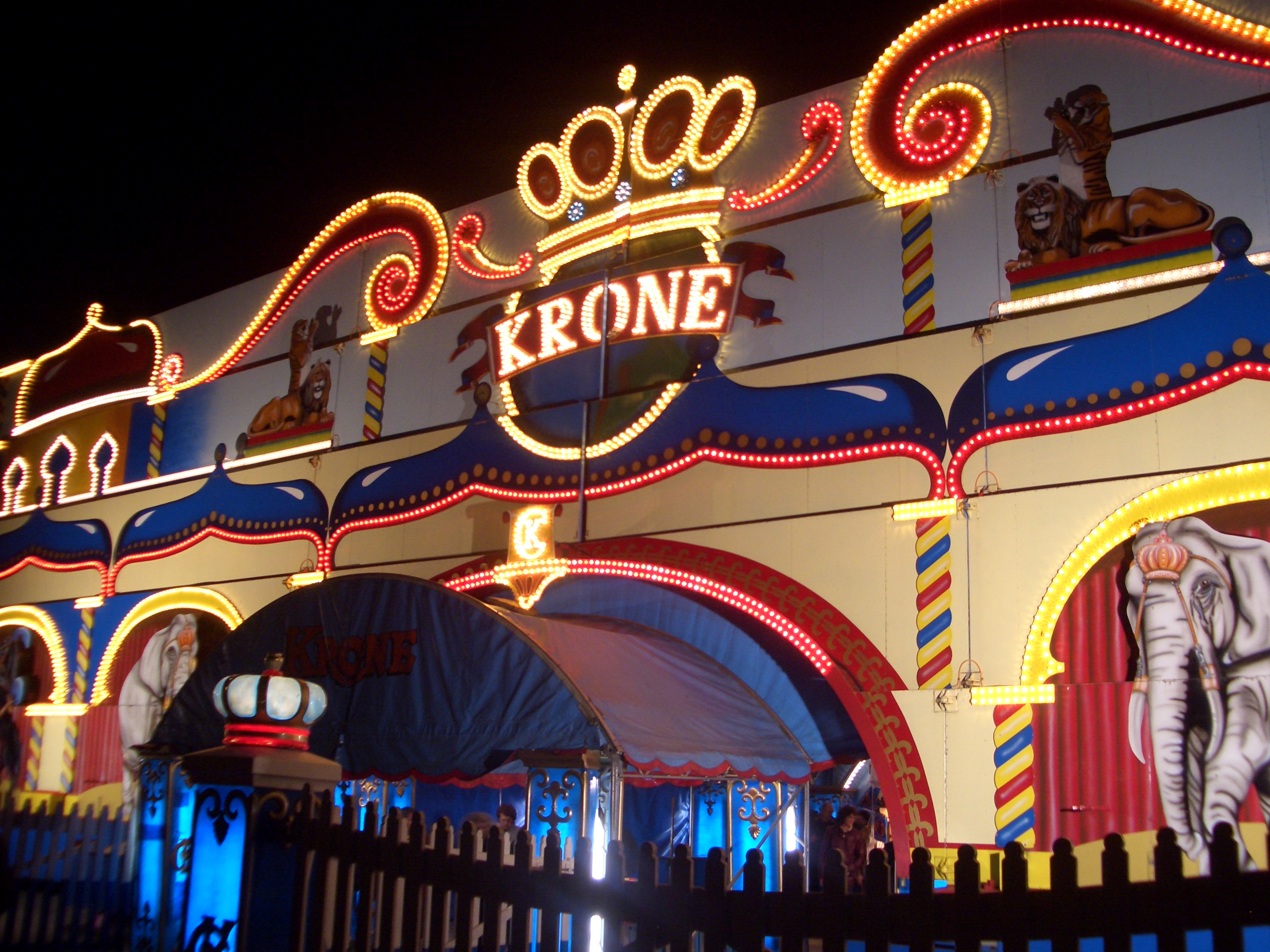 File:Circus Krone.jpg - Wikimedia Commons