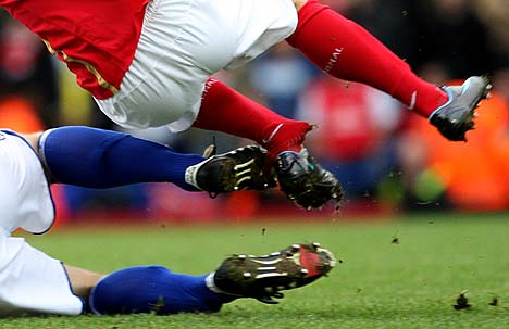 After Taylor breaks Eduardo's leg, Wenger insists: Ban him for ...