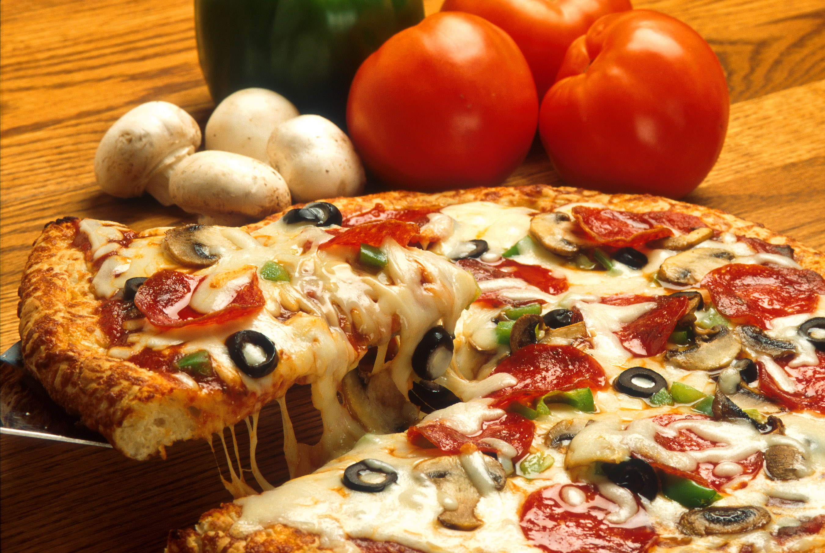 File:Supreme pizza.jpg - Wikimedia Commons