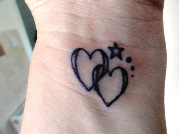30 Adorable Small Heart Tattoos - SloDive
